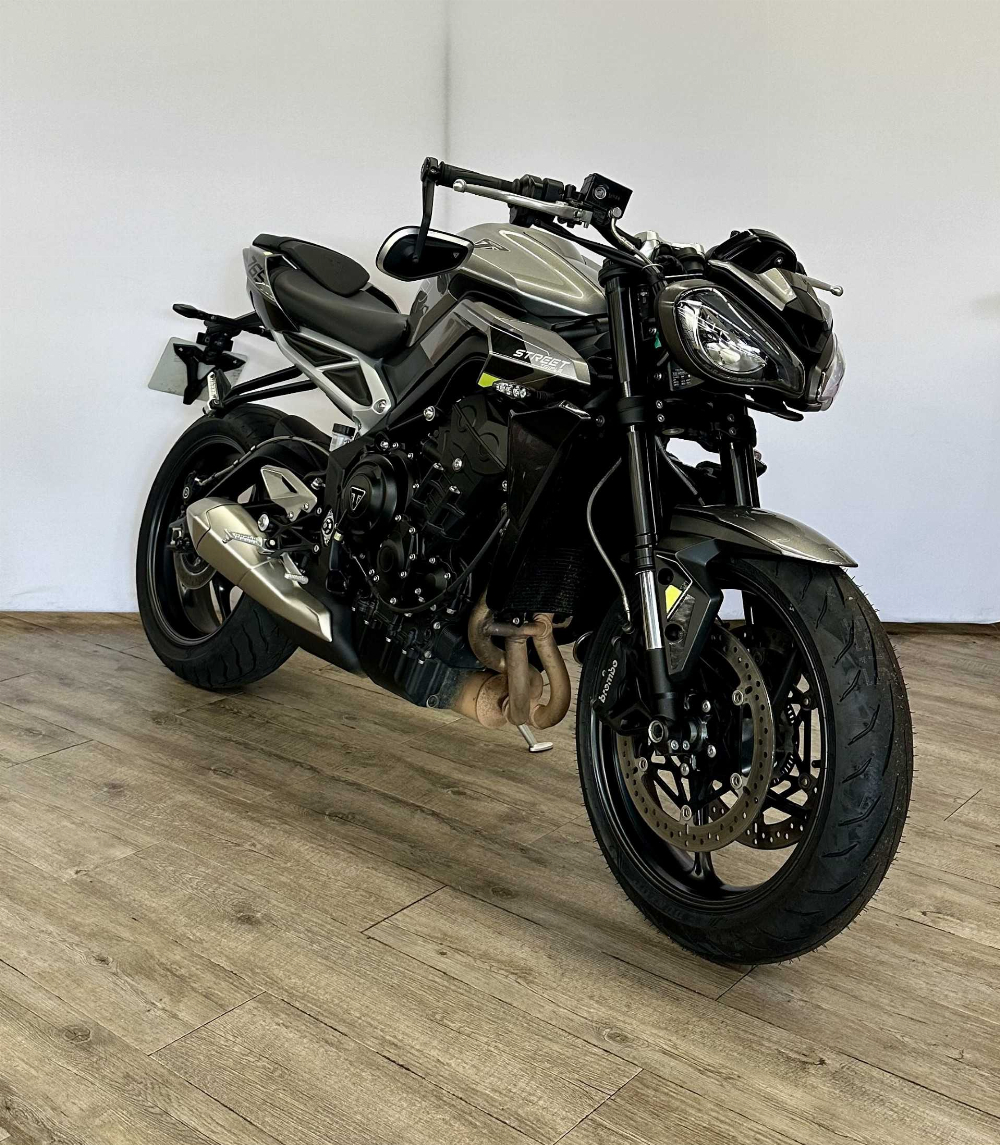 Triumph 765 Street Triple R 2023 vue 3/4 droite