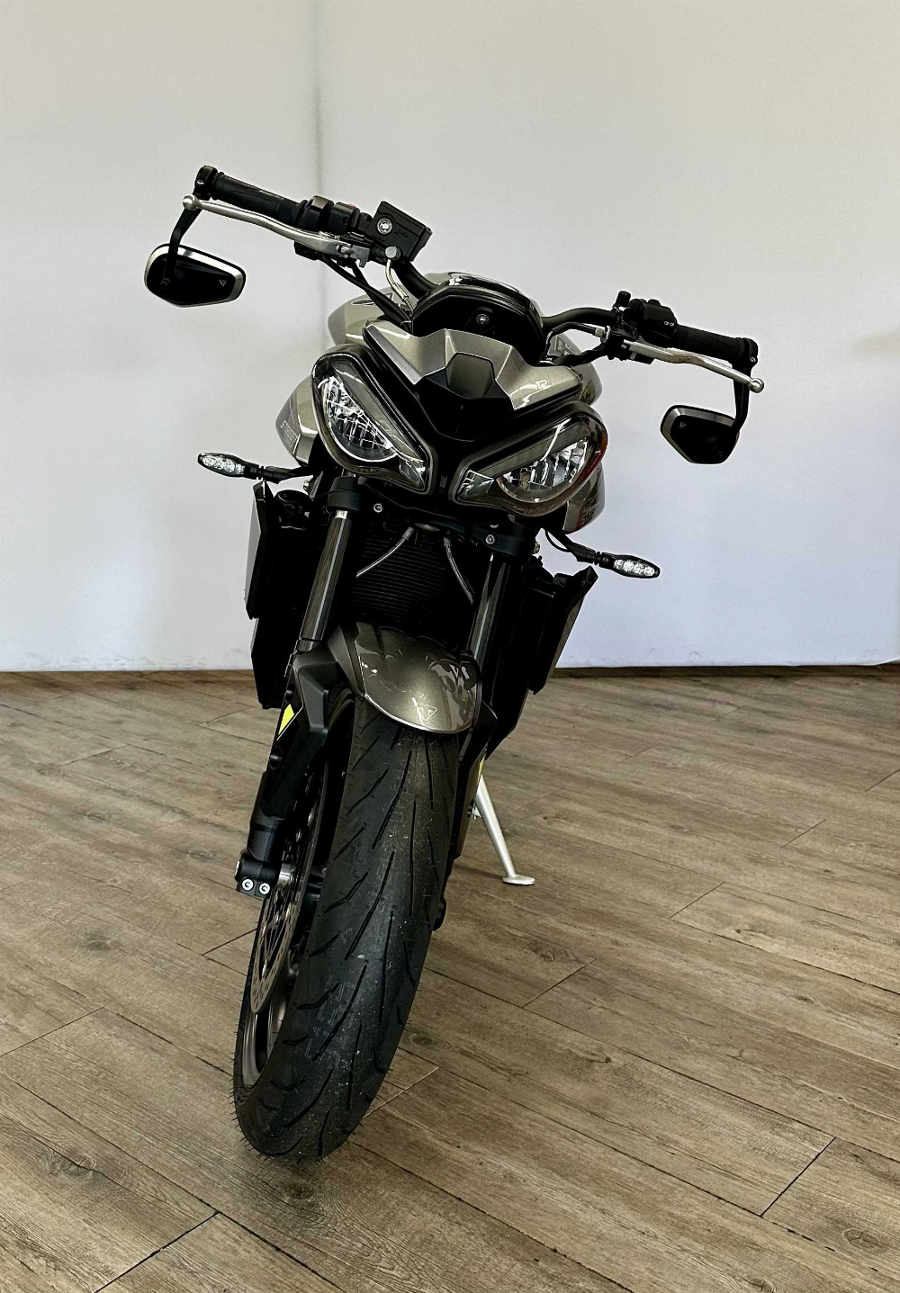 Triumph 765 Street Triple R 2023 vue avant