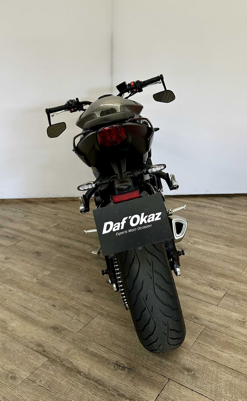 Triumph 765 Street Triple R 2023 vue arrière