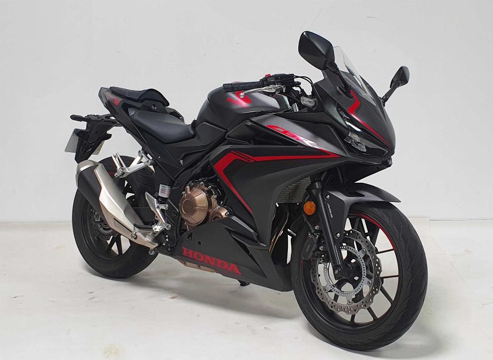 Honda CBR 500 R  ABS 2019 vue 3/4 droite