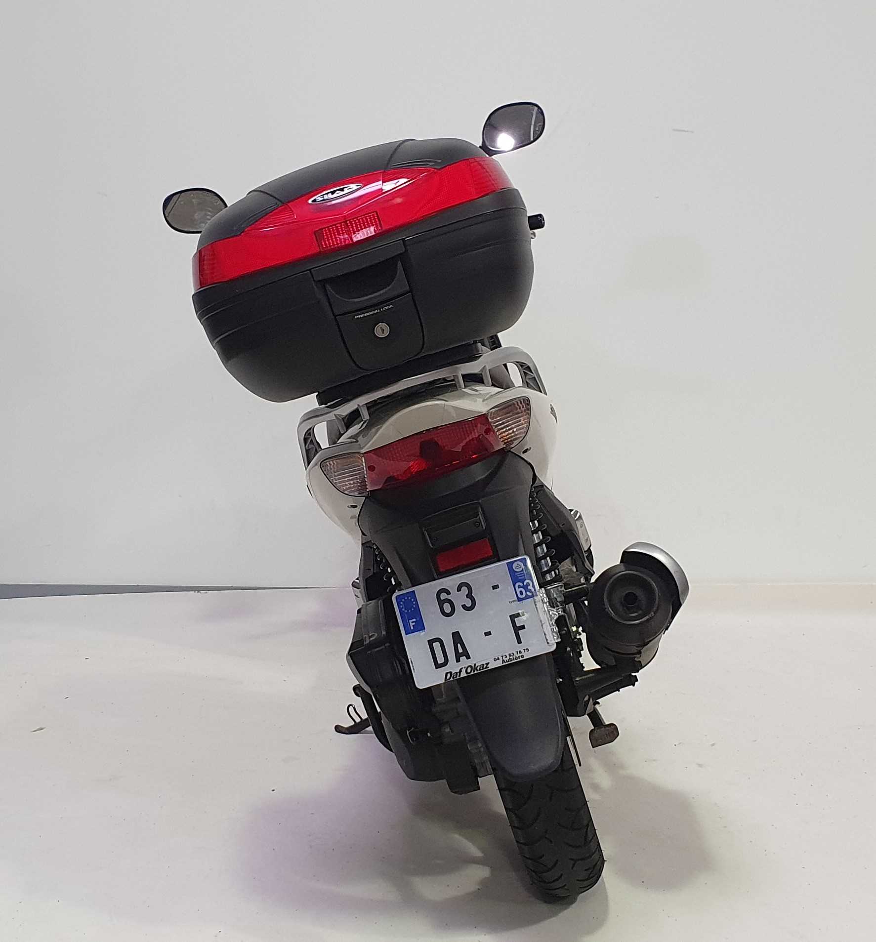 Suzuki UX 125 2009 HD vue arrière