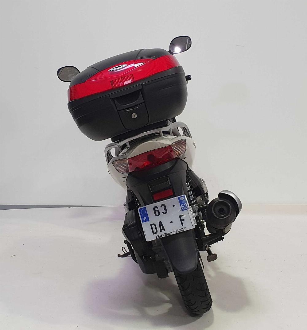 Suzuki UX 125 2009 vue arrière