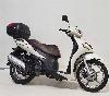 Aperçu Suzuki UX 125 2009 vue 3/4 droite