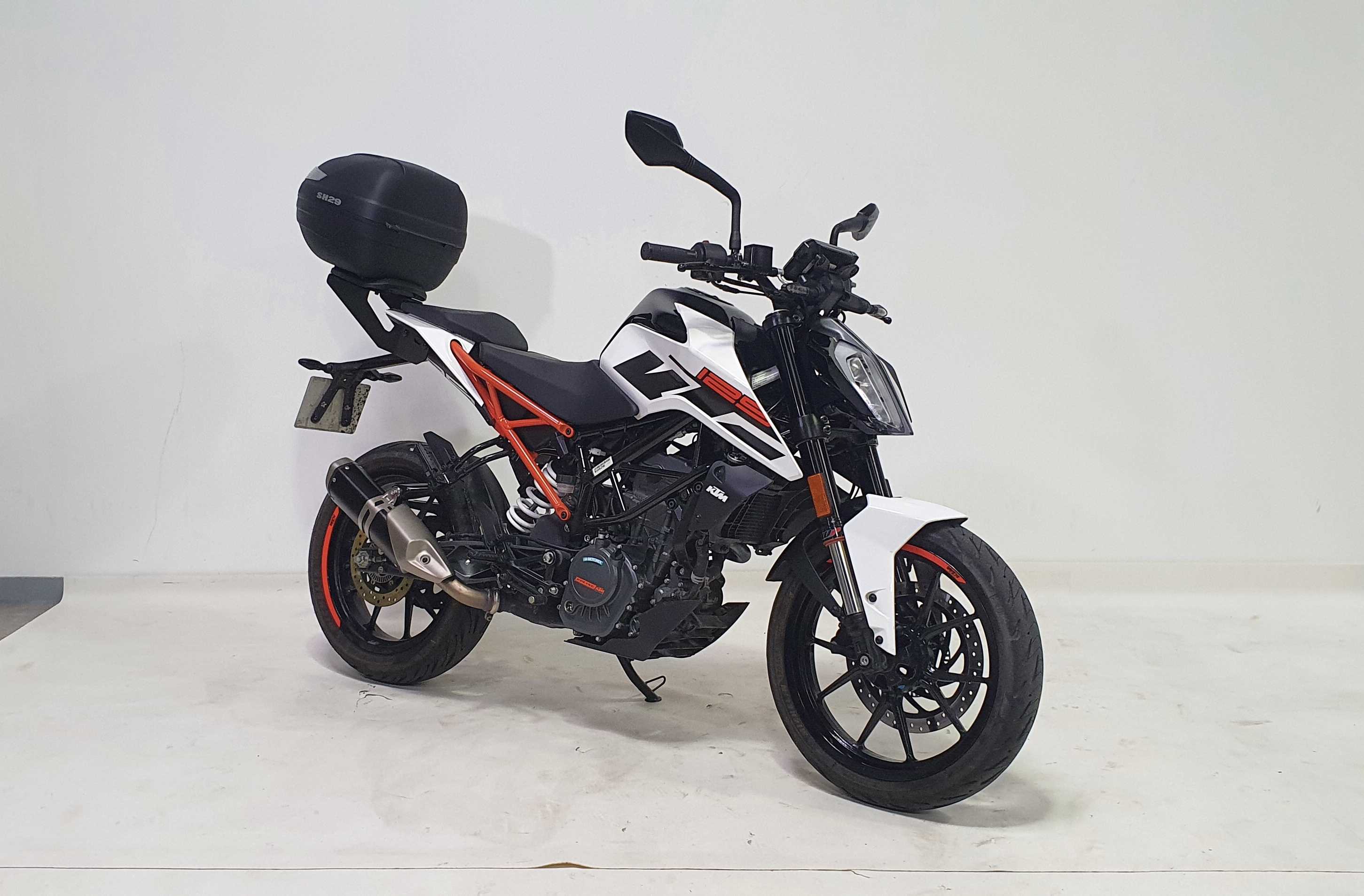 KTM 125 Duke 2020 HD vue 3/4 droite