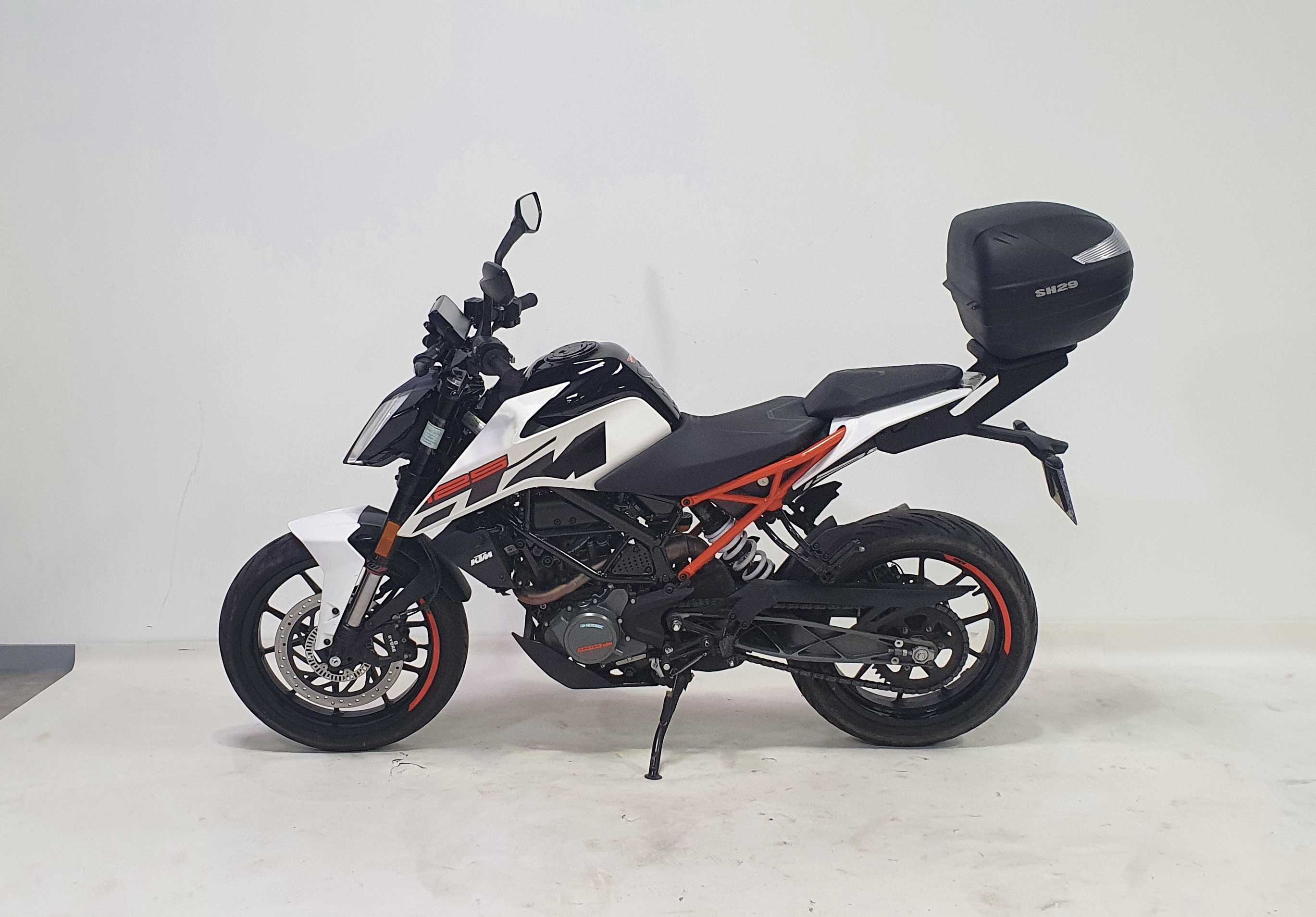 KTM 125 Duke 2020 HD vue gauche