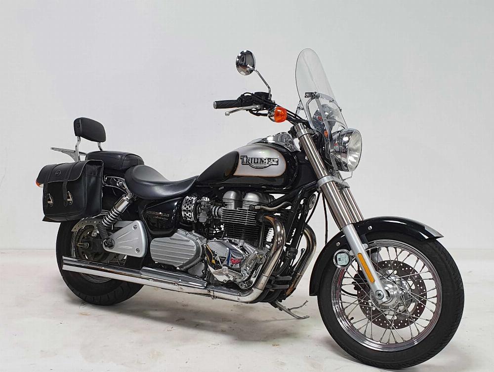 Triumph 800 Bonneville America 2004 vue 3/4 droite