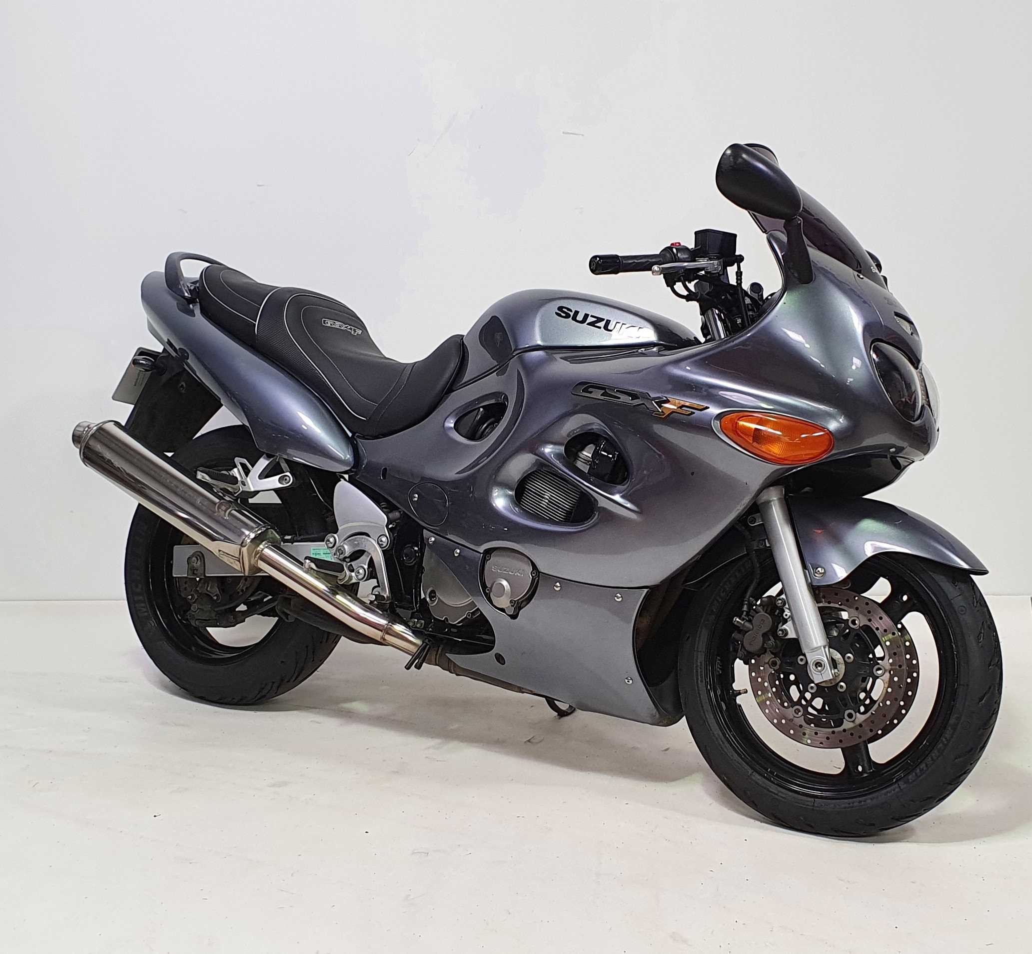 Suzuki GSX-F 750 2003 HD vue 3/4 droite