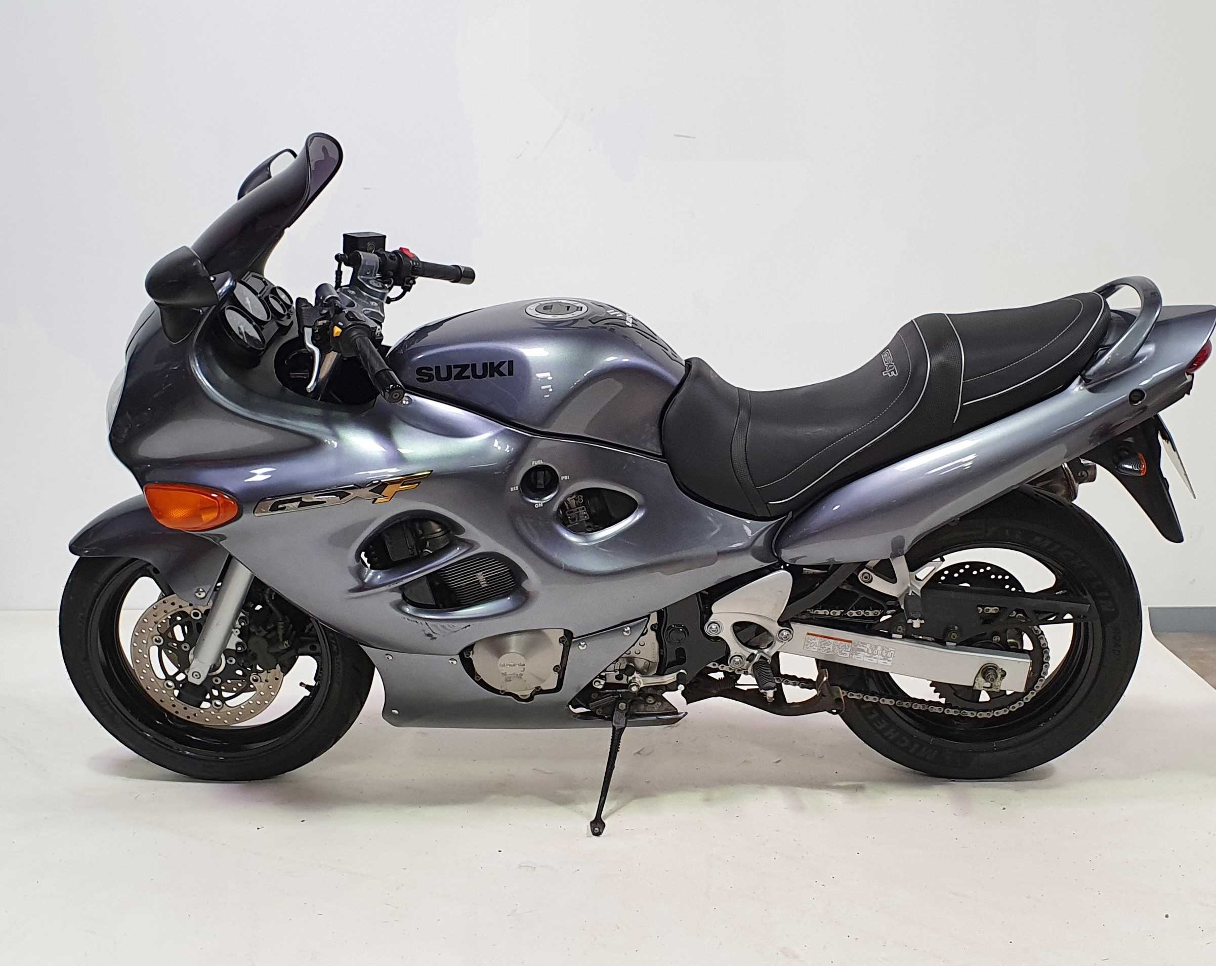 Suzuki GSX-F 750 2003 HD vue gauche