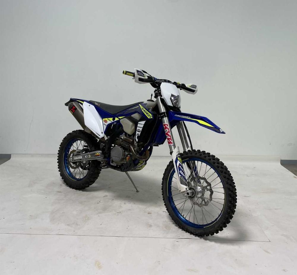 Sherco 300 SEF Factory 2018 vue 3/4 droite