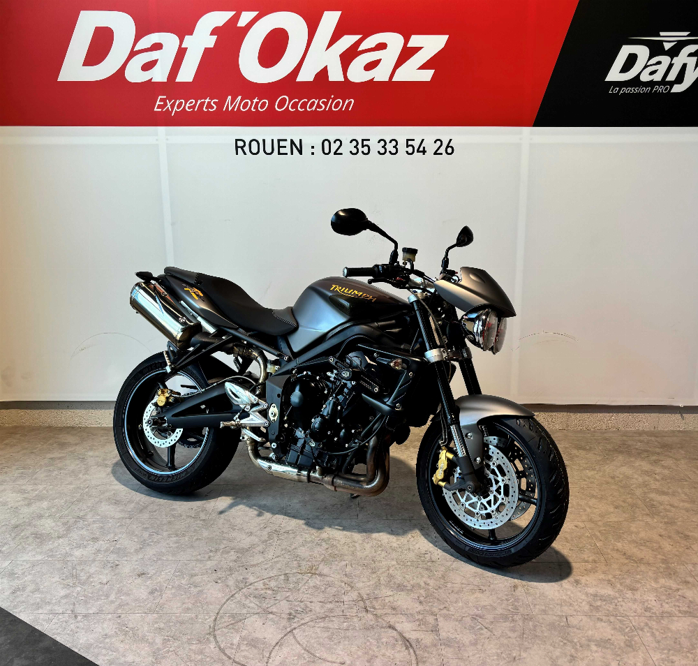 Triumph 675 Street Triple R 2009 vue 3/4 droite