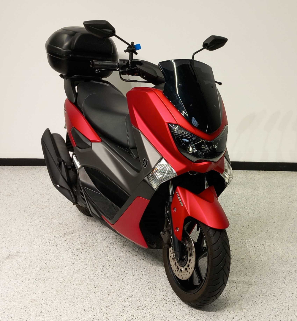 Yamaha NMAX 125 2017 vue 3/4 droite