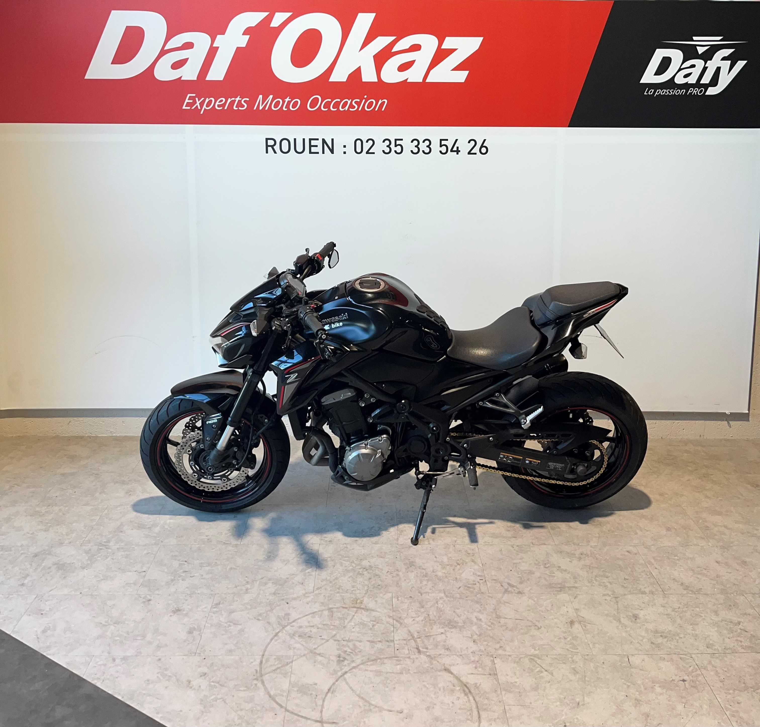 Kawasaki Z 900 2018 HD vue gauche