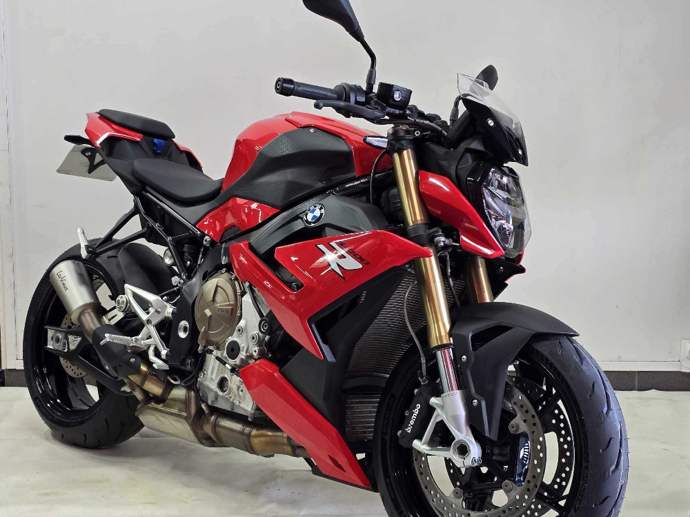 BMW S 1000 R 2021 vue 3/4 droite