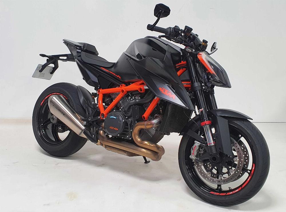 KTM 1290Super Duke R 2019 vue 3/4 droite