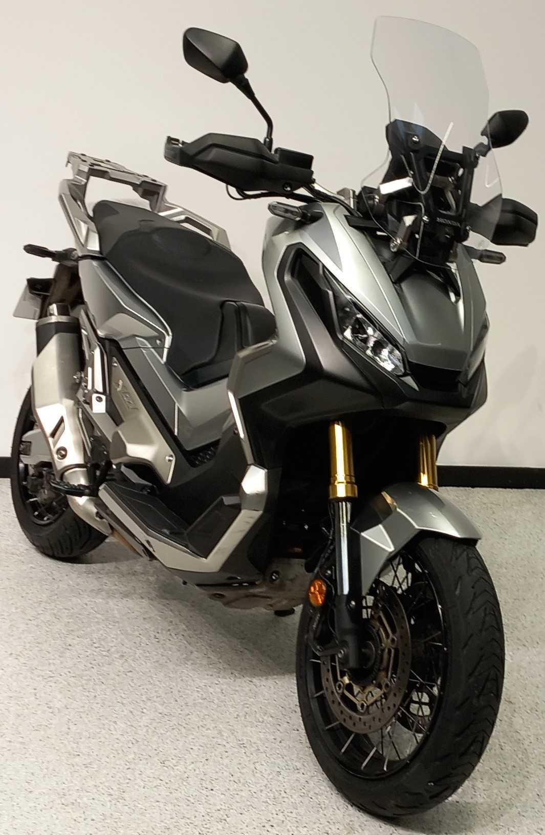 Honda X-ADV 750 2017 HD vue 3/4 droite