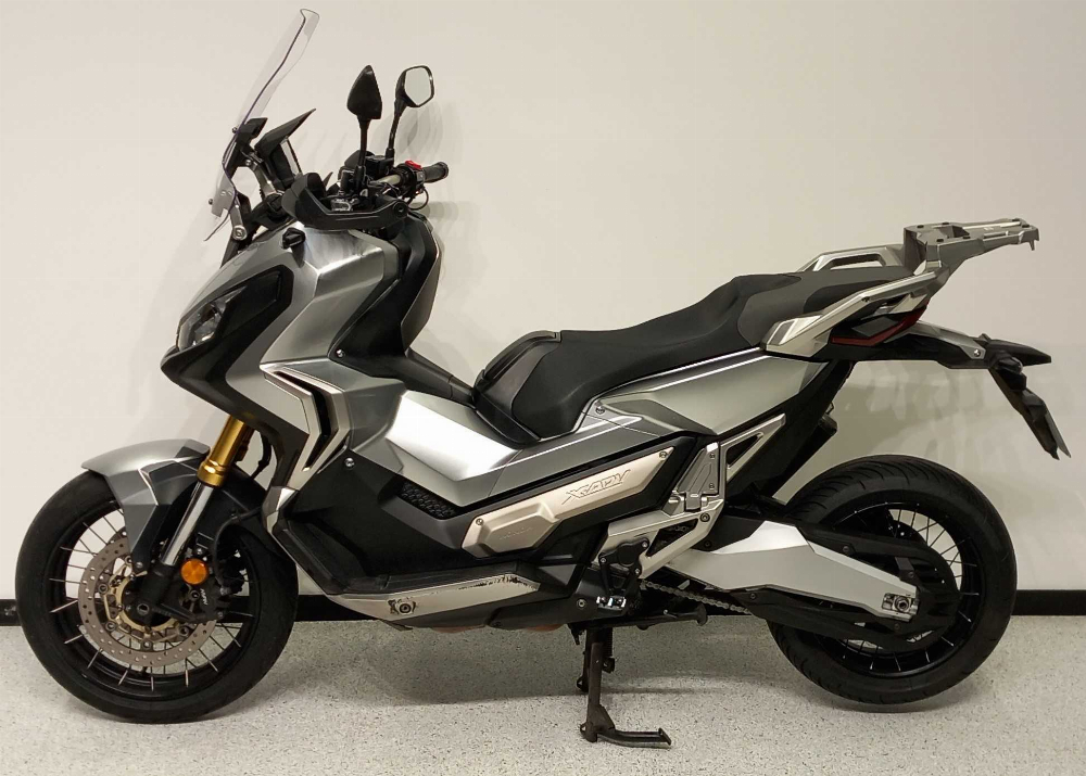 Honda X-ADV 750 2017 vue gauche