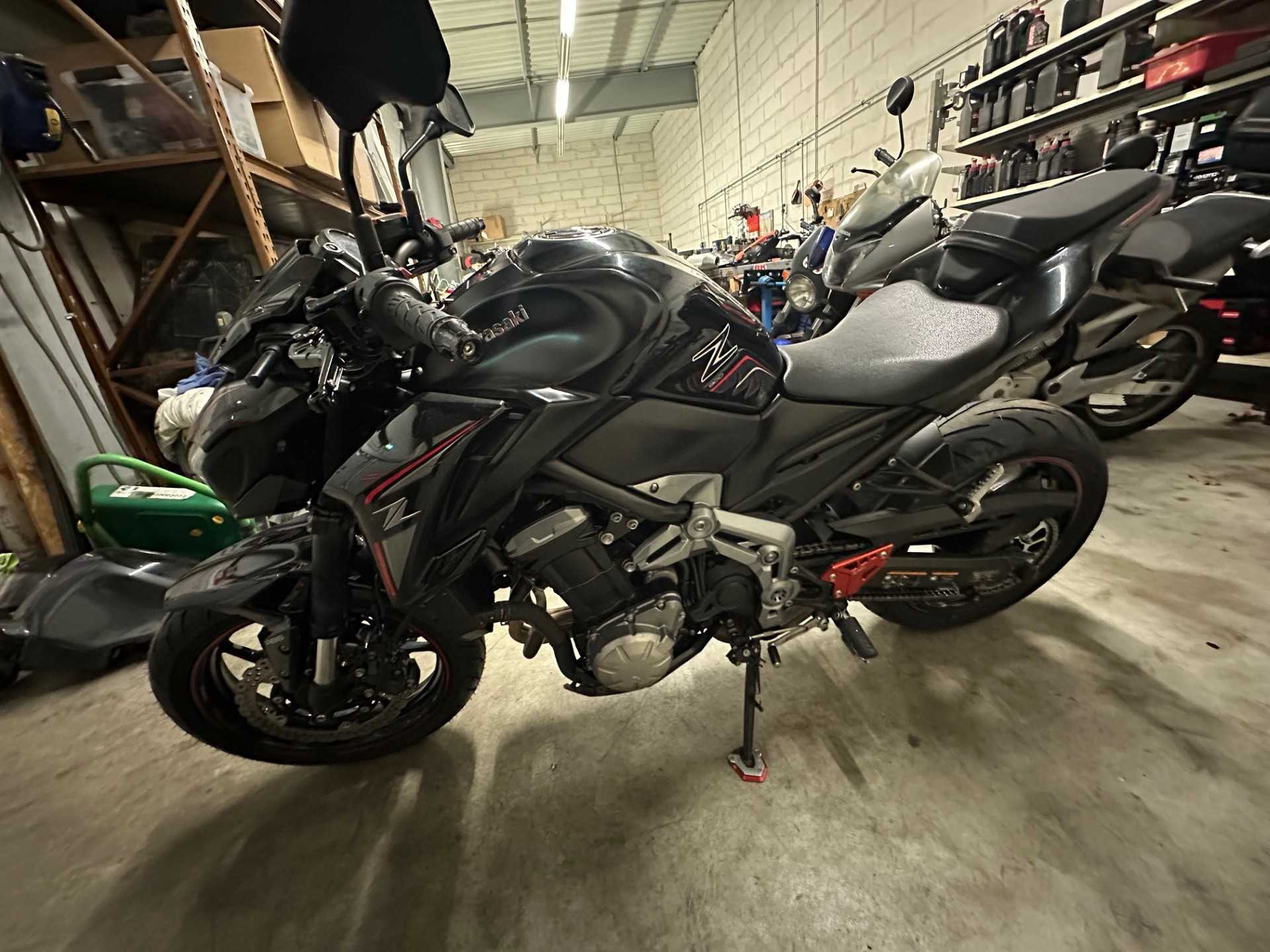 Kawasaki Z 900 2019 HD vue gauche