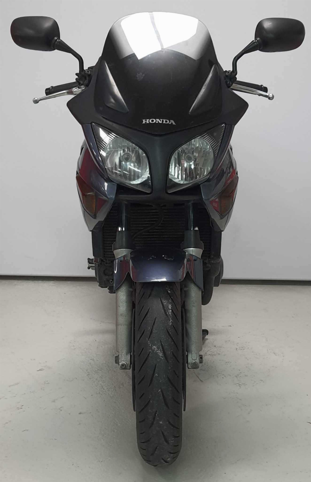 Honda CBF 600 S 2004 vue avant