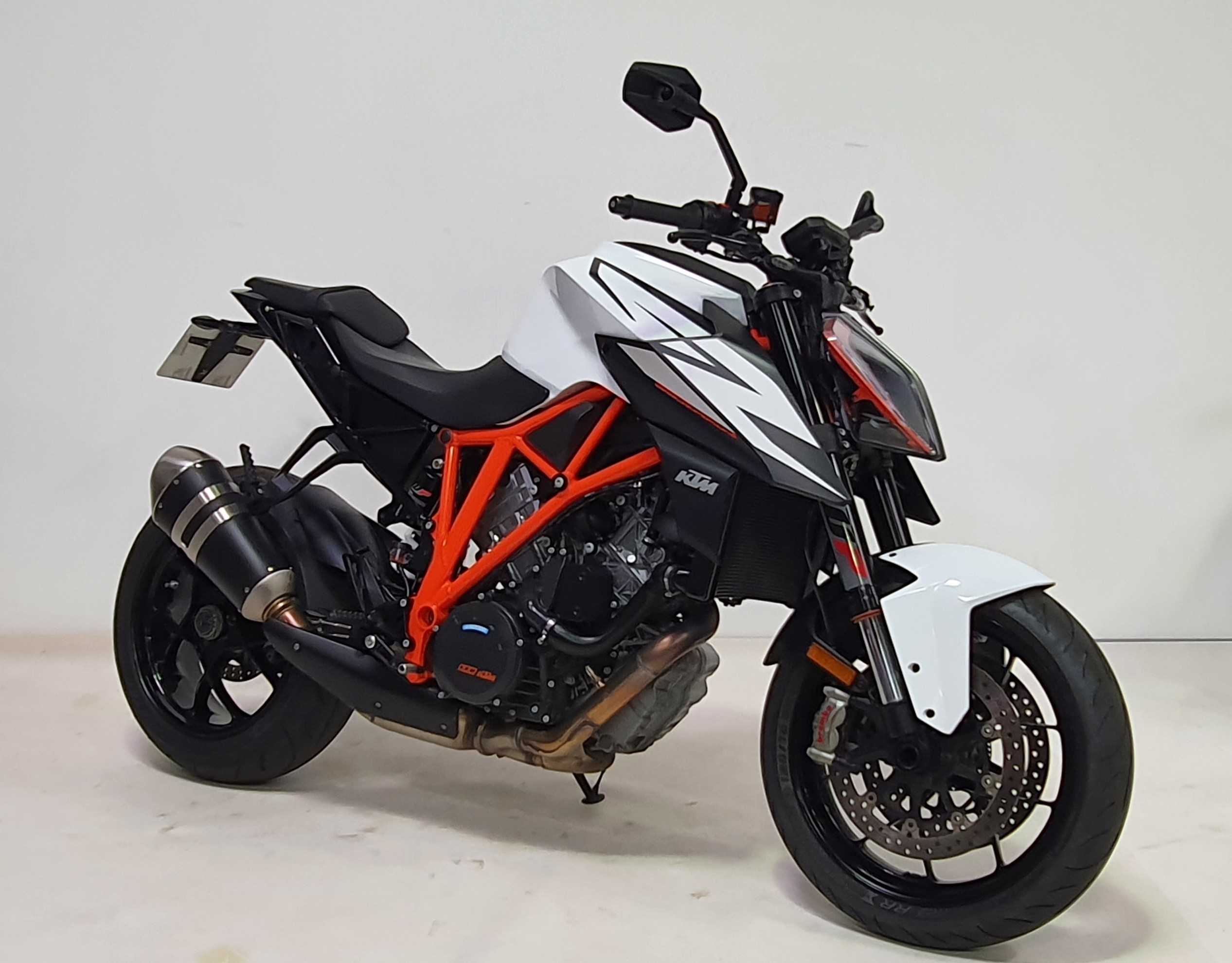 KTM 1290 Super Duke R 2019 HD vue 3/4 droite