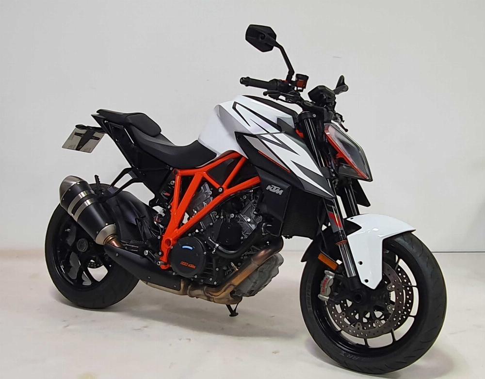 KTM 1290 Super Duke R 2019 vue 3/4 droite