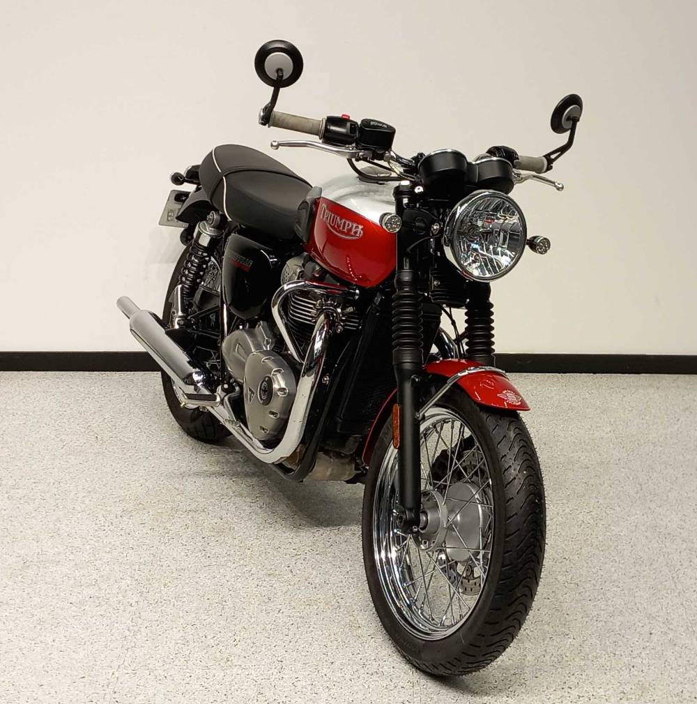 Triumph BONNEVILLE T 100 2020 vue 3/4 droite