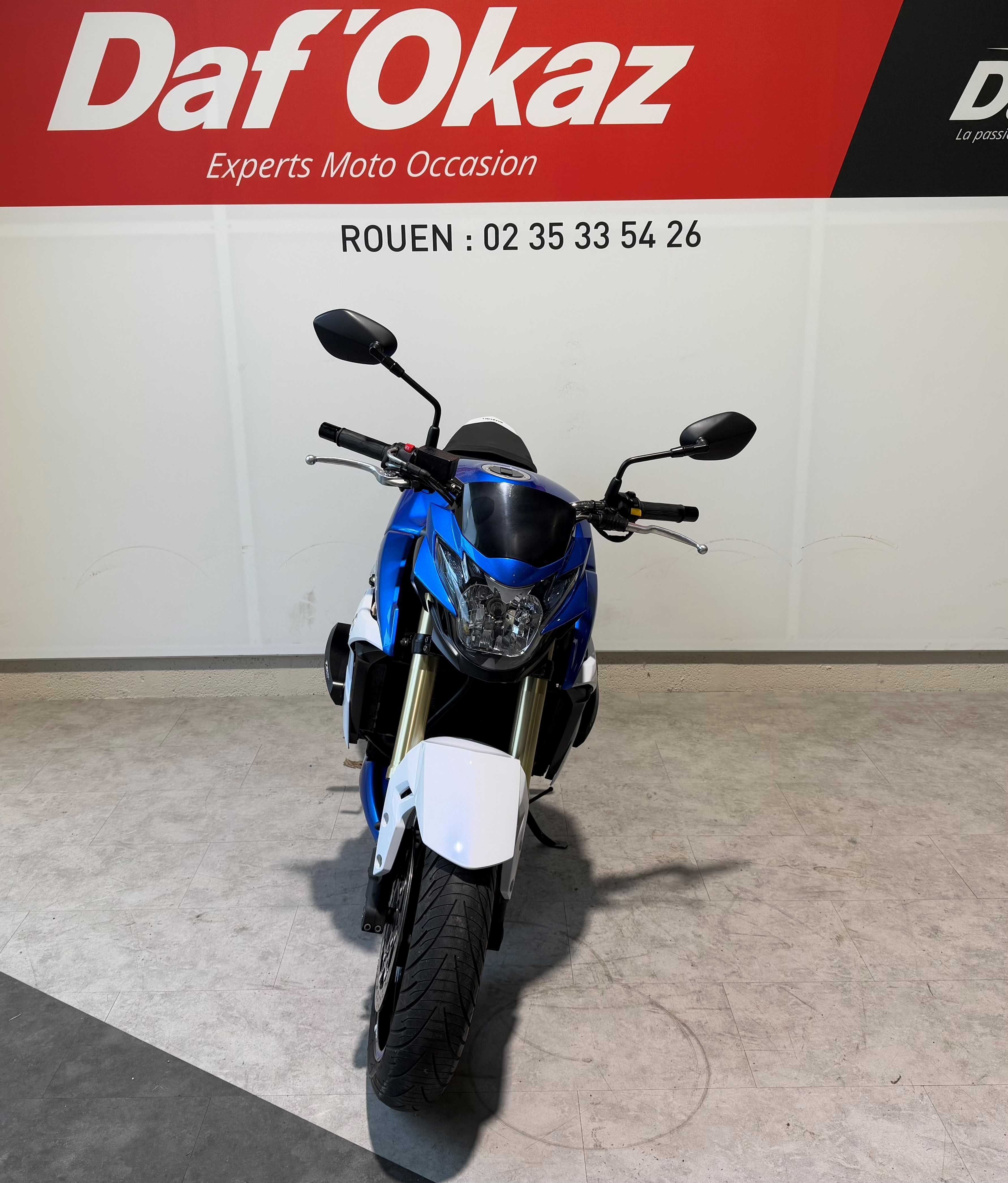 Suzuki GSR 750 2013 HD vue avant