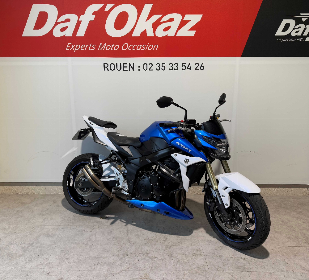 Suzuki GSR 750 2013 vue 3/4 droite