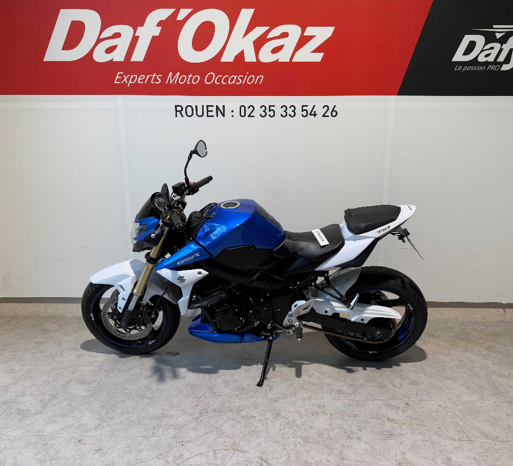 Suzuki GSR 750 2013 vue gauche