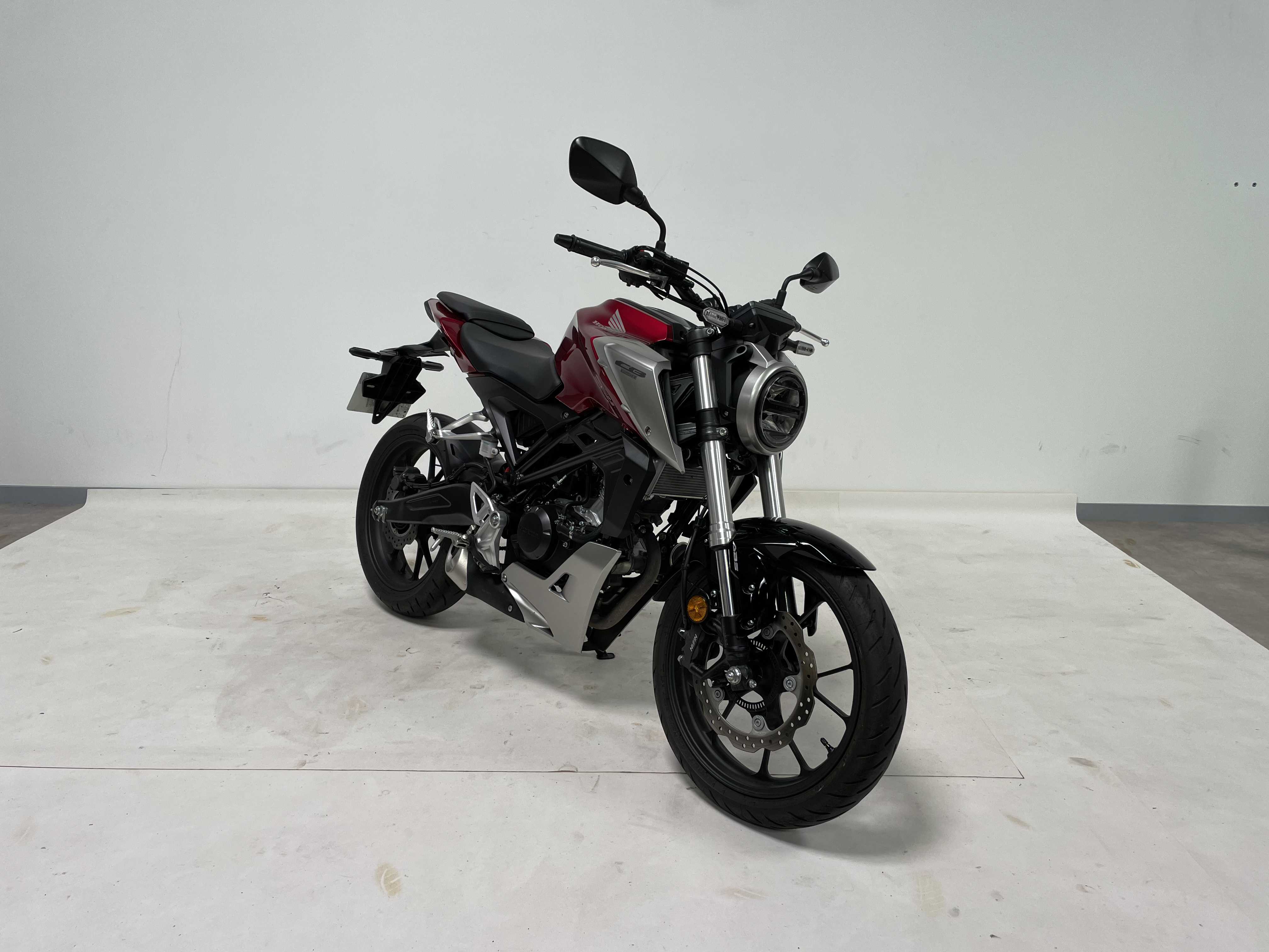 Honda CB 125 R 2018 HD vue 3/4 droite