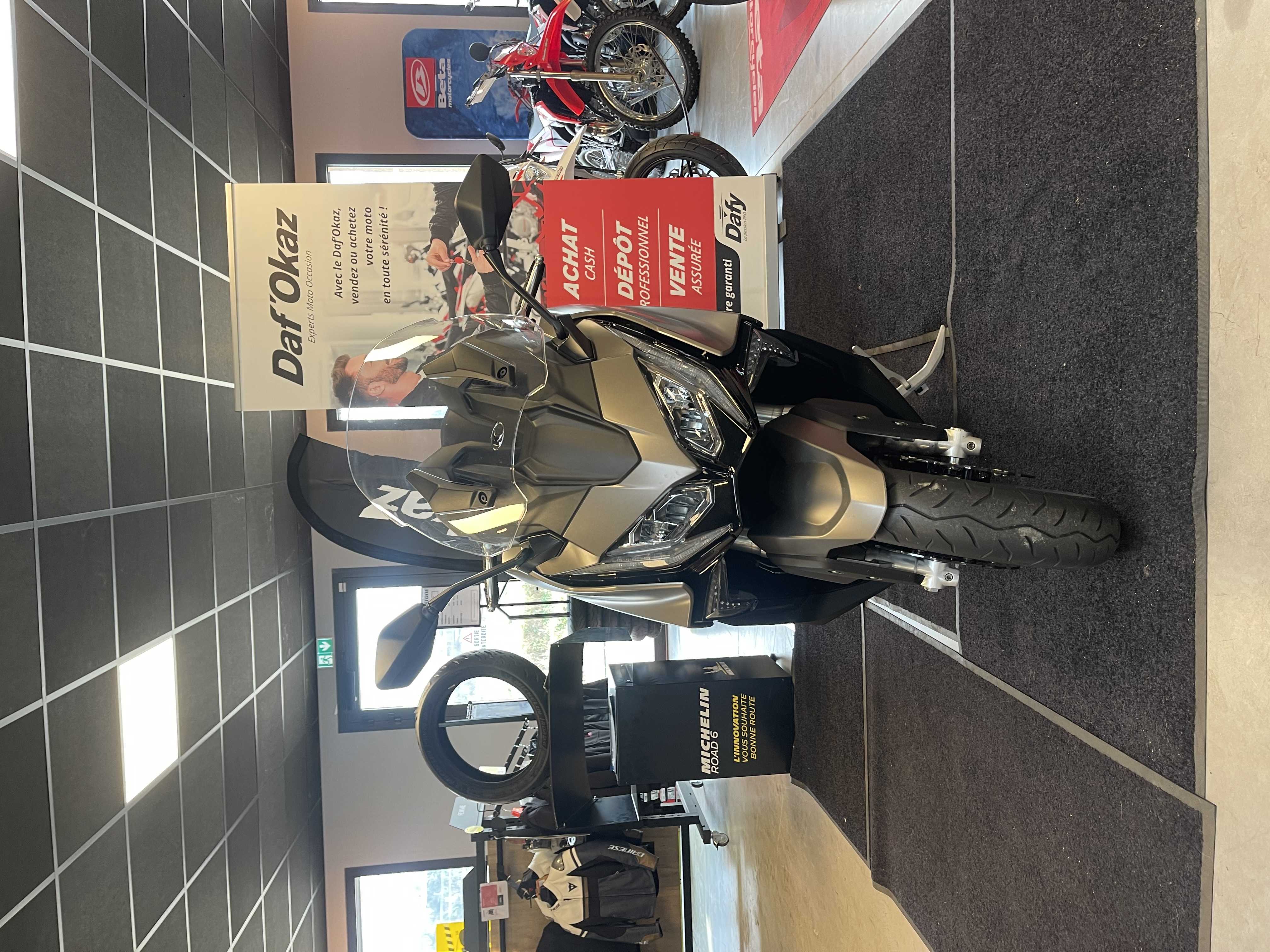 Kymco AK  PREMUIM C550 2024 HD vue avant