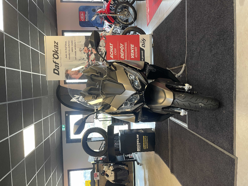 Kymco AK  PREMUIM C550 2024 vue avant