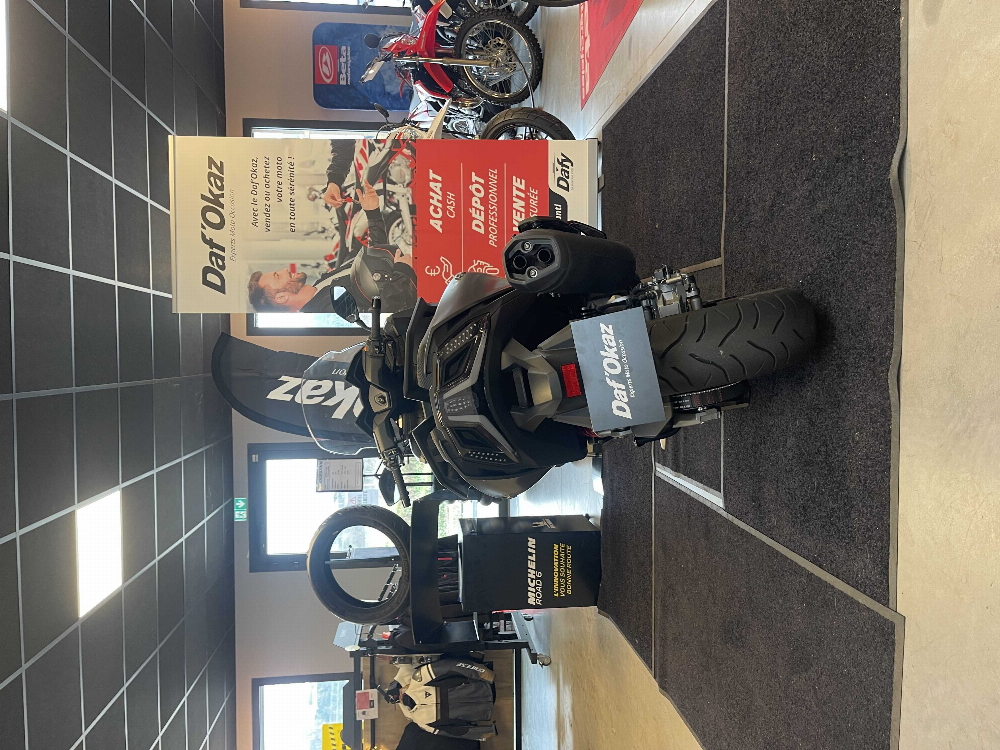 Kymco AK  PREMUIM C550 2024 vue arrière