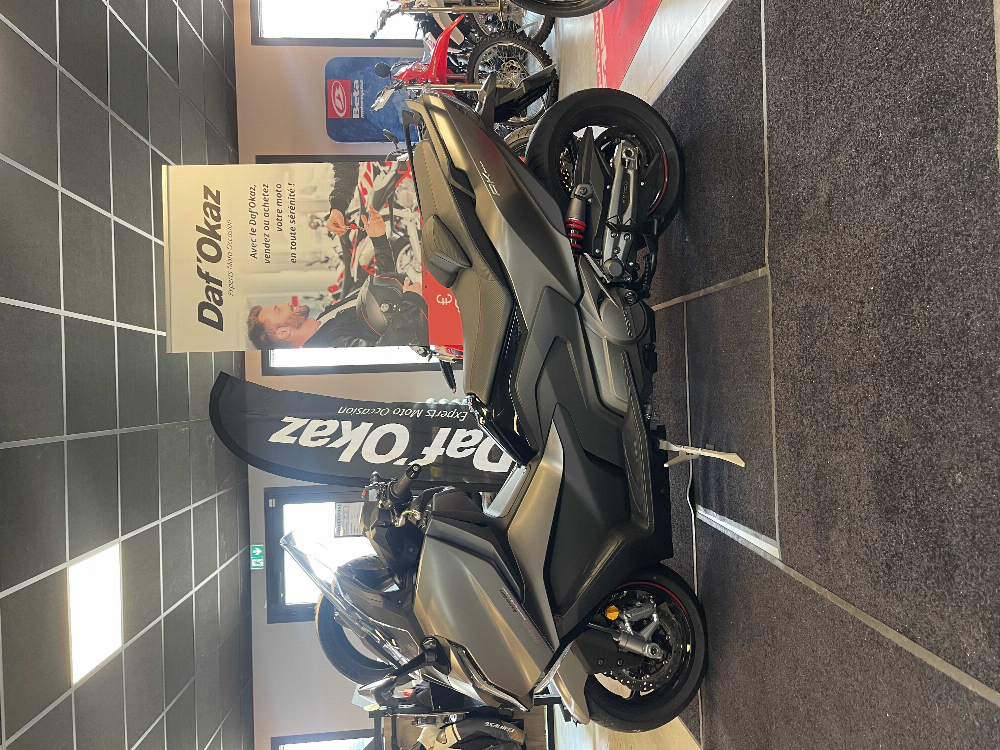 Kymco AK  PREMUIM C550 2024 vue gauche