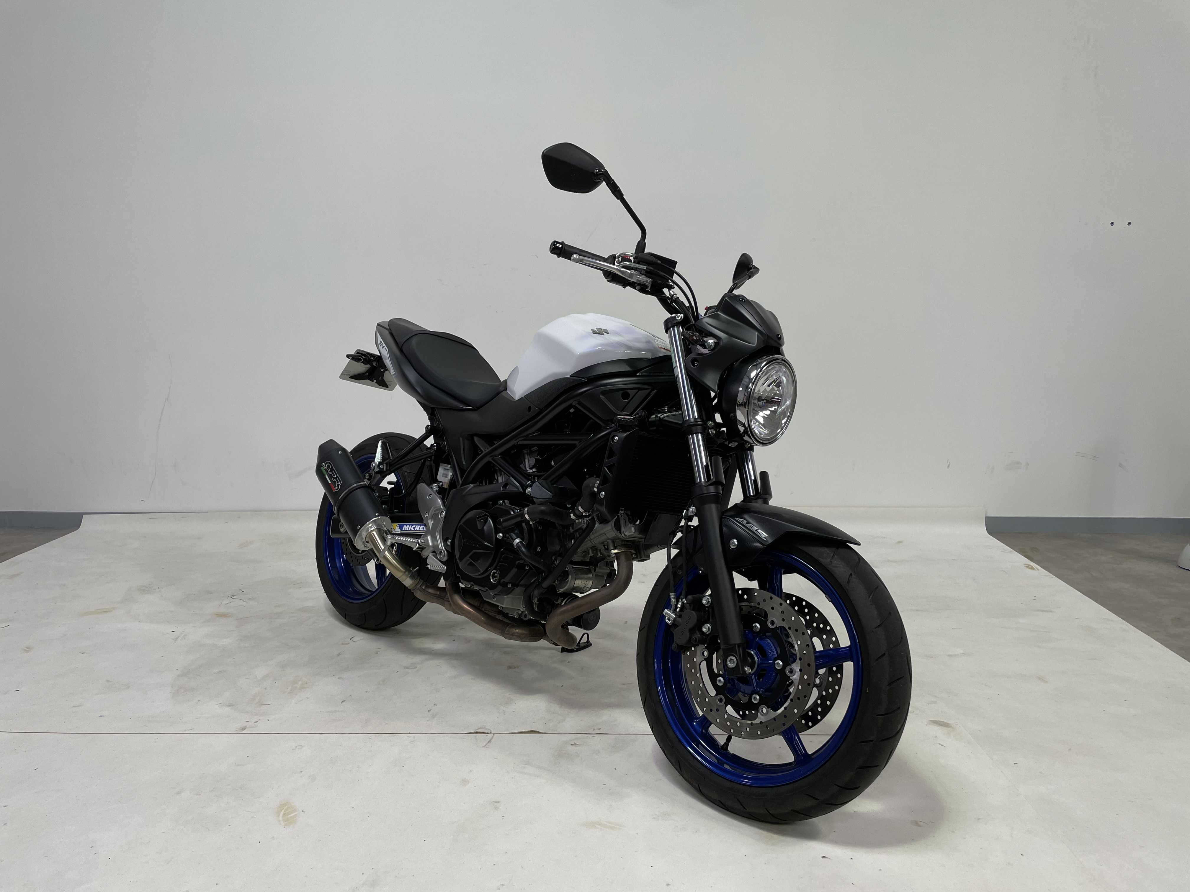 Suzuki SV 650 2017 HD vue 3/4 droite