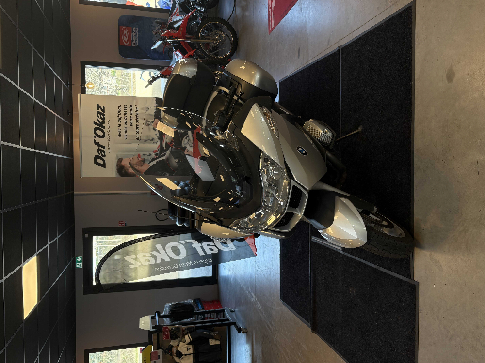 BMW R 1200 RT 2008 vue 3/4 droite