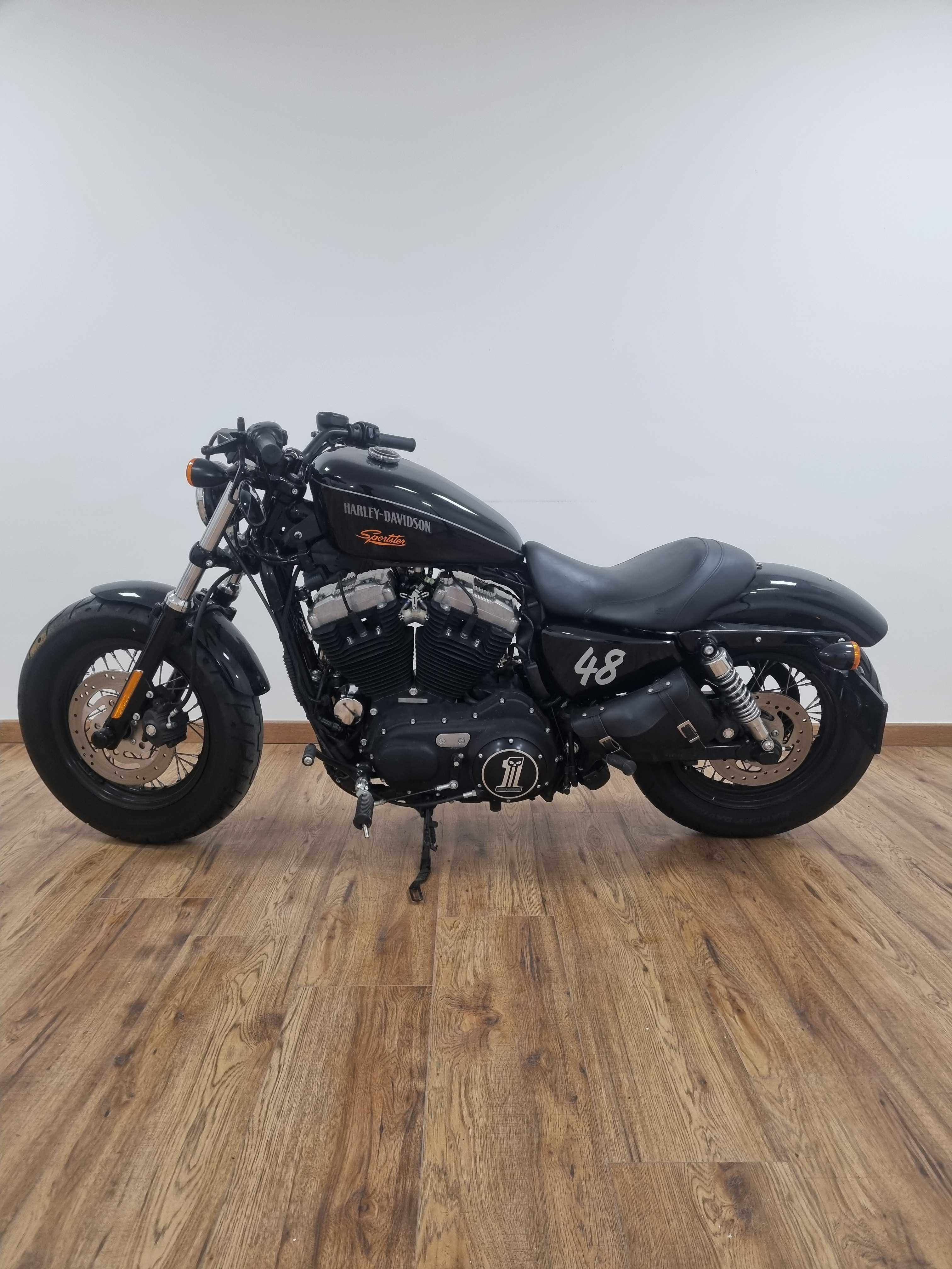 Harley-Davidson 1200 forty eight 2012 HD vue gauche