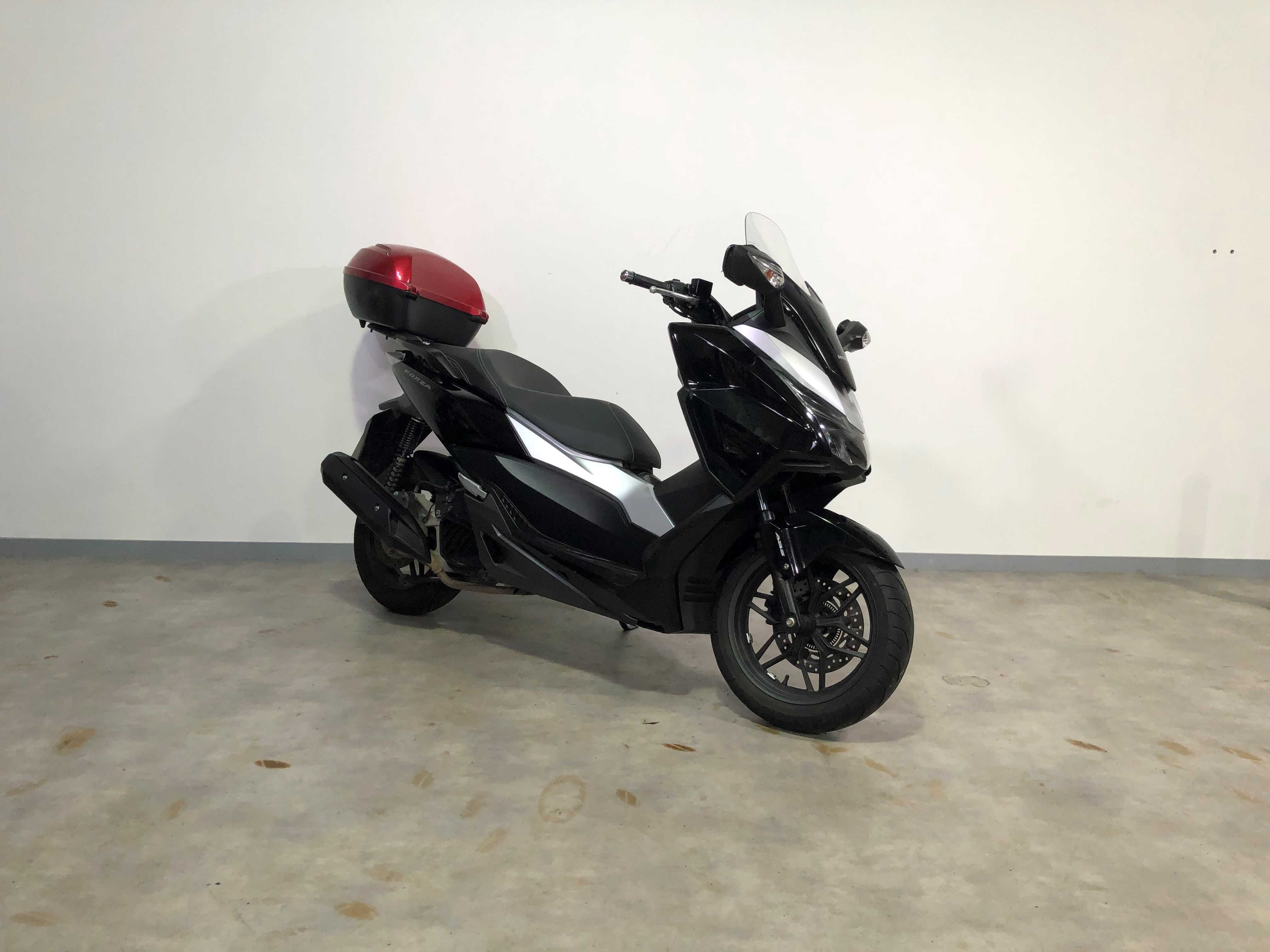 Honda Forza 125 2017 HD vue 3/4 droite