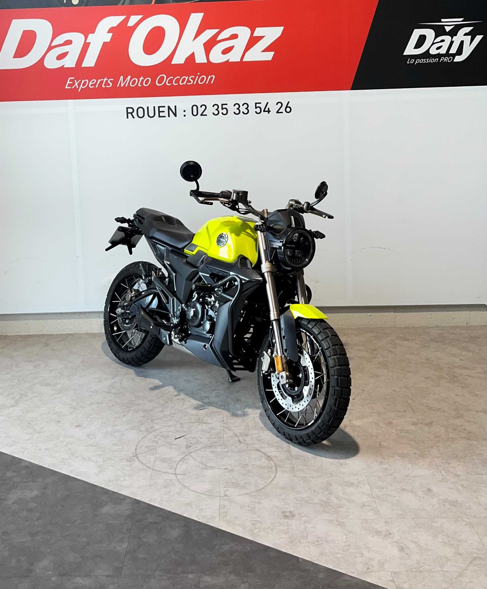 Zontes 125 SCRAMBLER 125 2024 vue 3/4 droite
