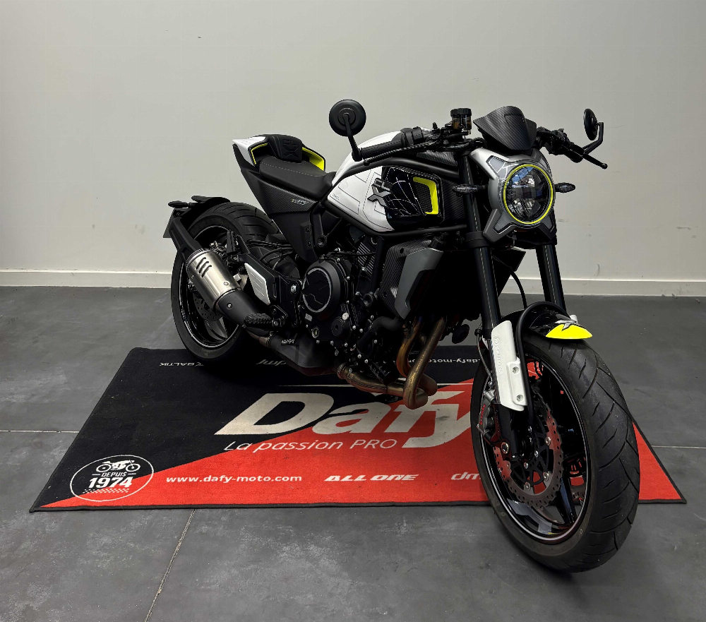 CFMOTO CLX 700 SPORT SPORT 2022 vue 3/4 droite