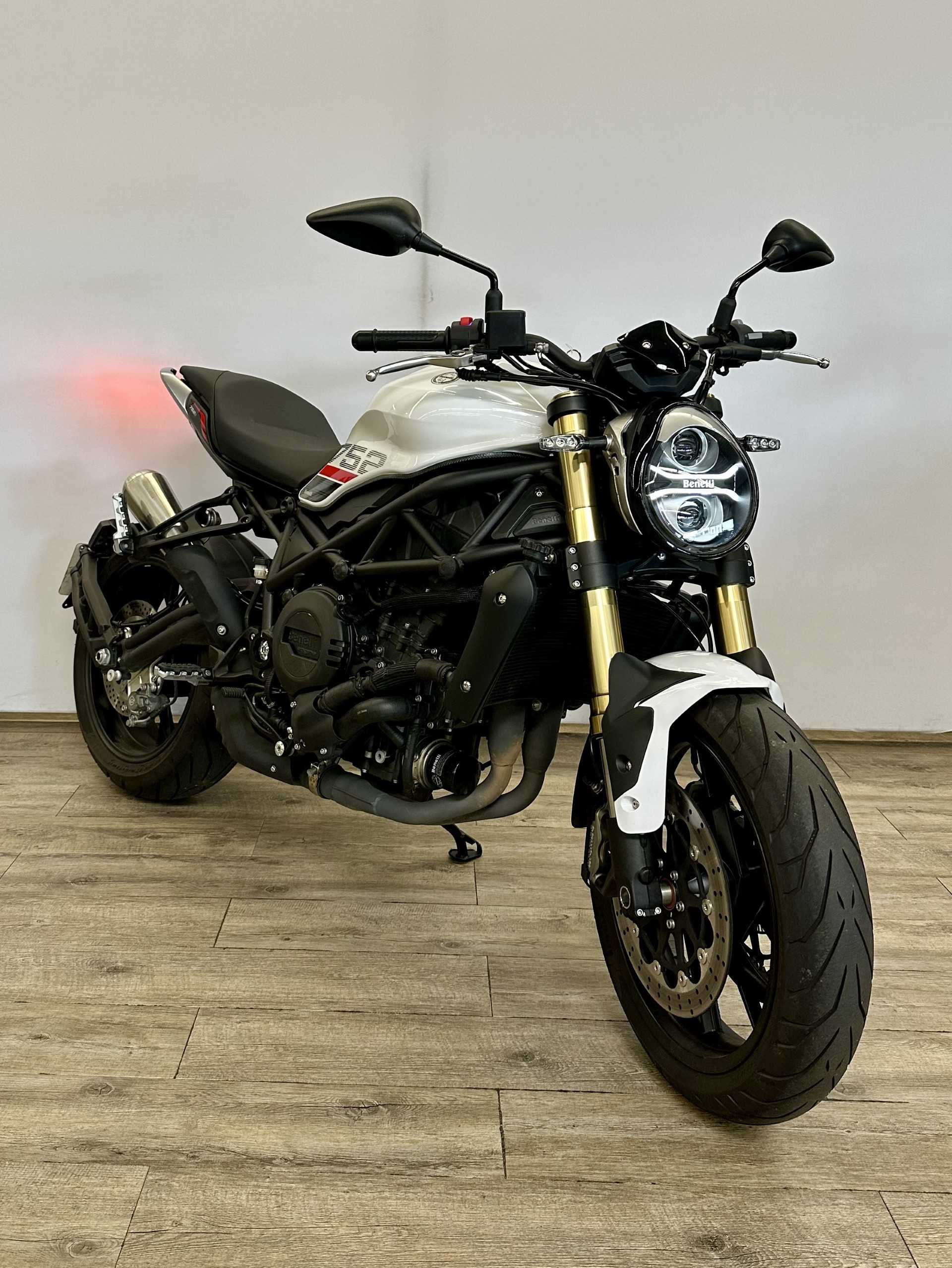 Benelli 752 S 752S 2022 HD vue 3/4 droite