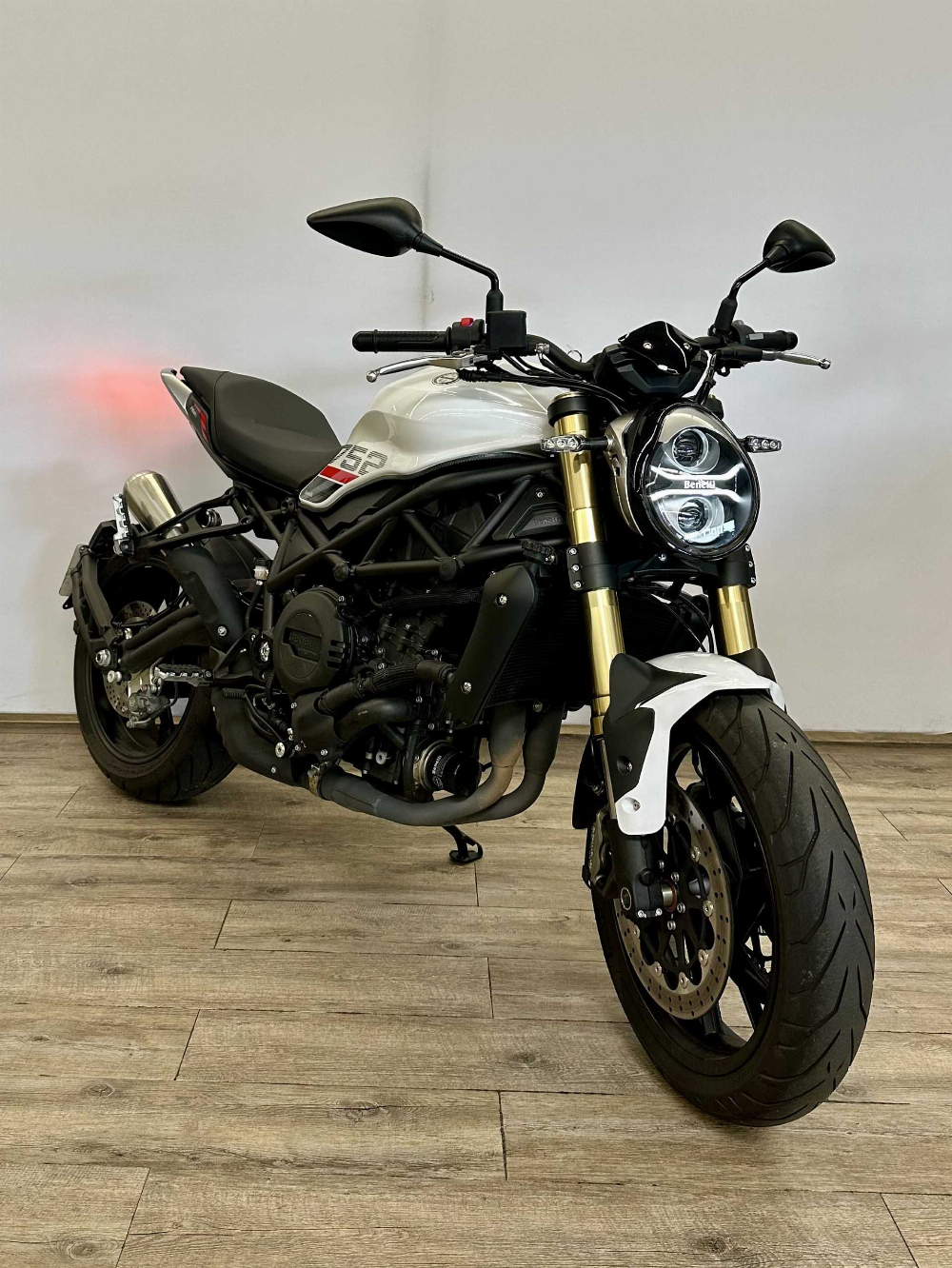 Benelli 752 S 752S 2022 vue 3/4 droite