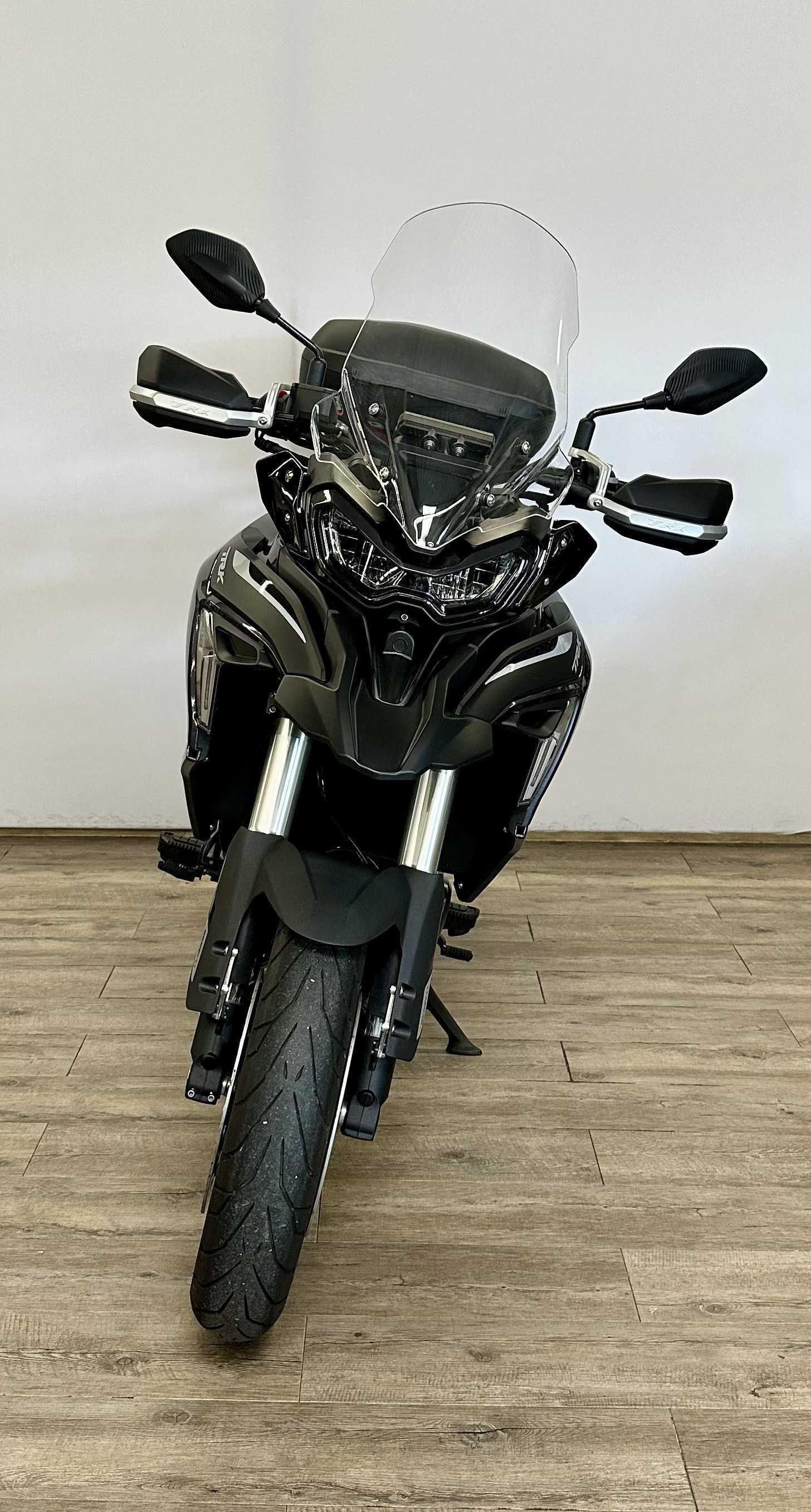 Benelli 702 TRK 702 TRK 2024 HD vue avant