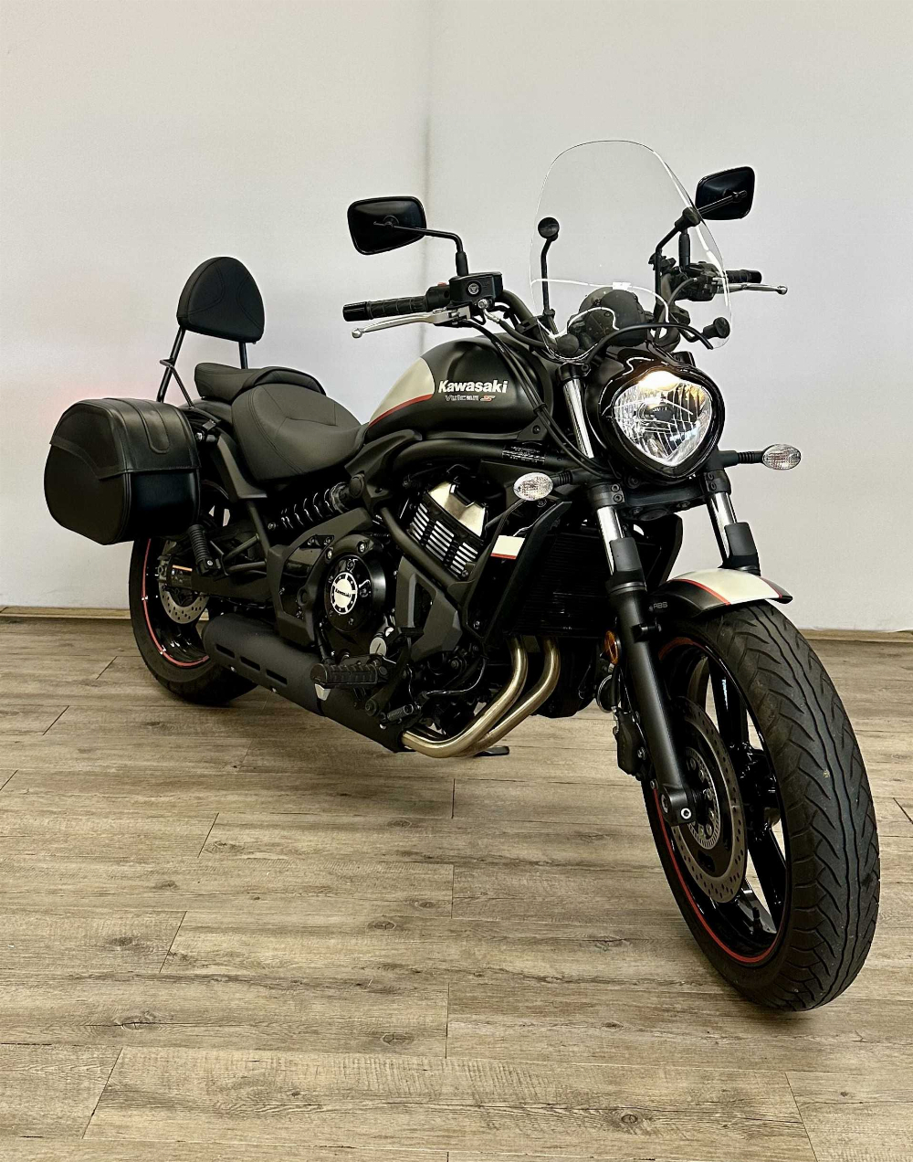Kawasaki EN 650 Vulcan S Special Edition 2017 vue 3/4 droite