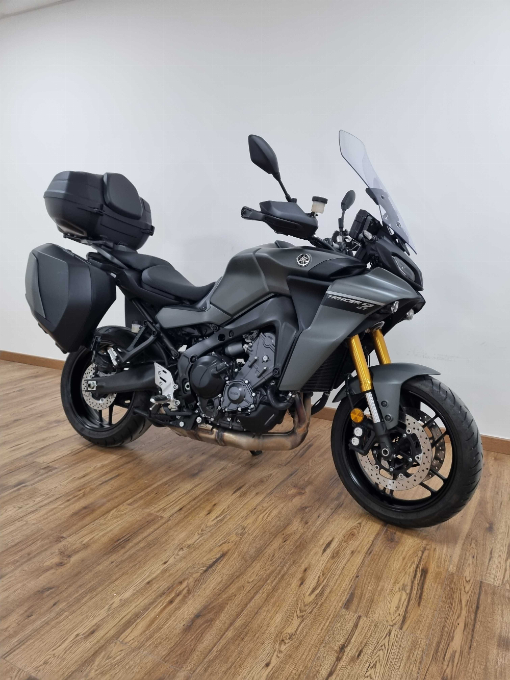 Yamaha Tracer 900 GT 2021 vue 3/4 droite