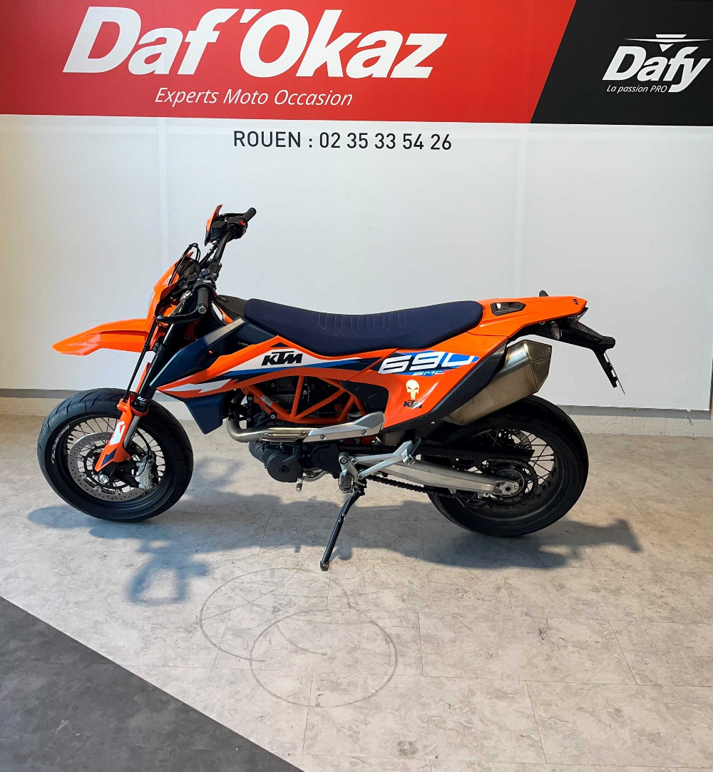 KTM 690 SMC R 2023 vue gauche