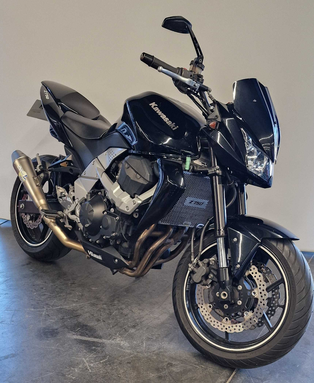 Kawasaki Z 750 (ZR750) 2009 vue 3/4 droite