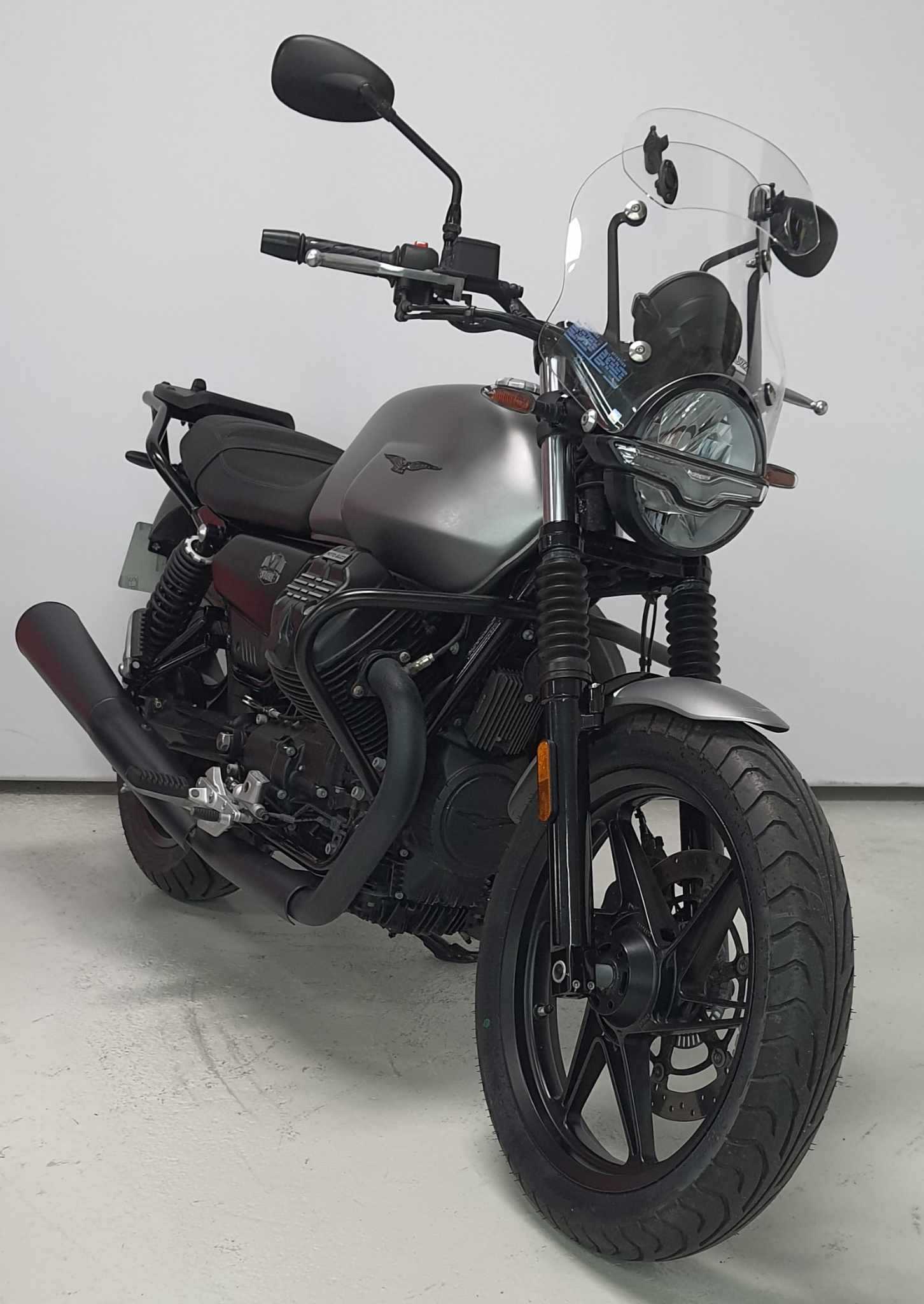 Moto Guzzi V7 STONE 850 EURO 5 V7 STONE 850 EURO 5 "GREY" 2023 HD vue 3/4 droite
