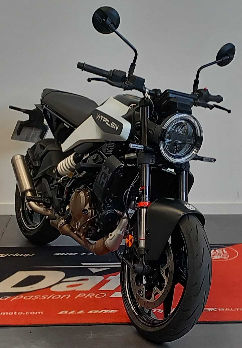 Husqvarna Vitpilen 125 2024 vue 3/4 droite
