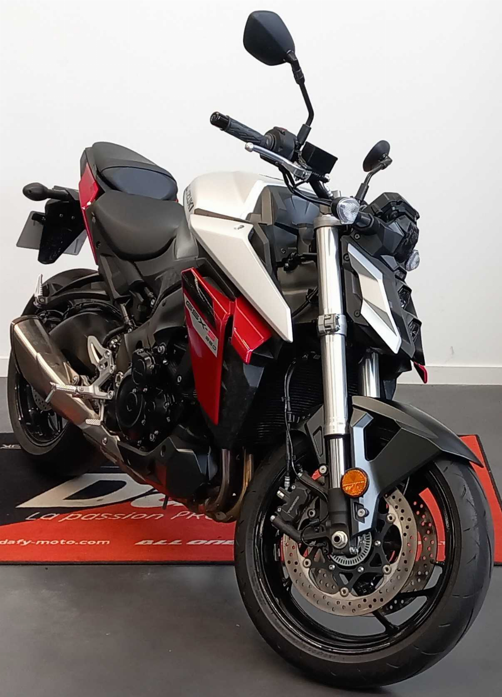 Suzuki GSX-S 950 2024 vue 3/4 droite