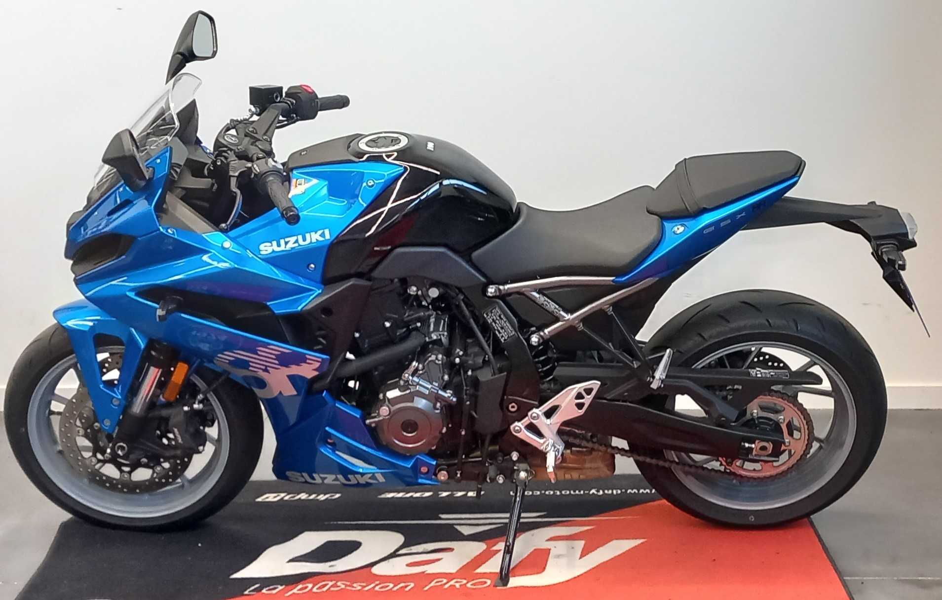 Suzuki GSX 800 8R 2024 HD vue gauche